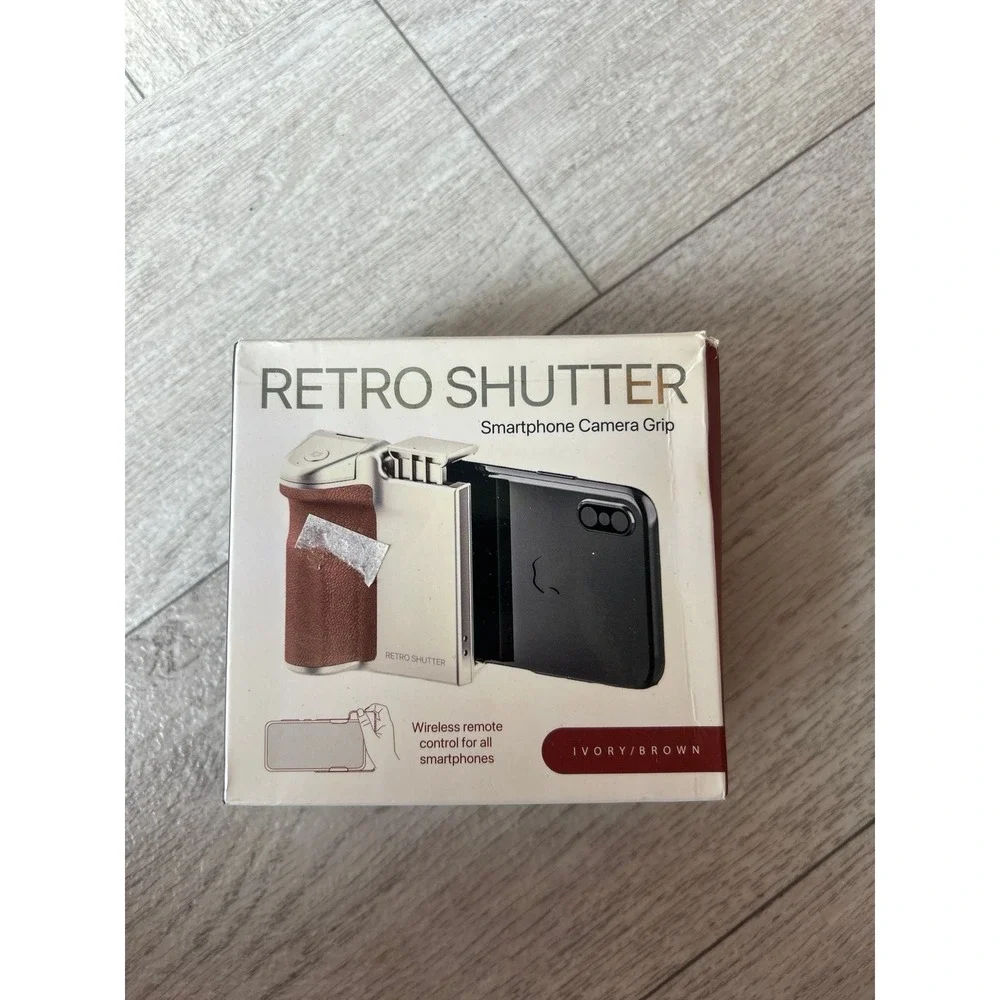 Retro shutter smartphone camera‎ grip